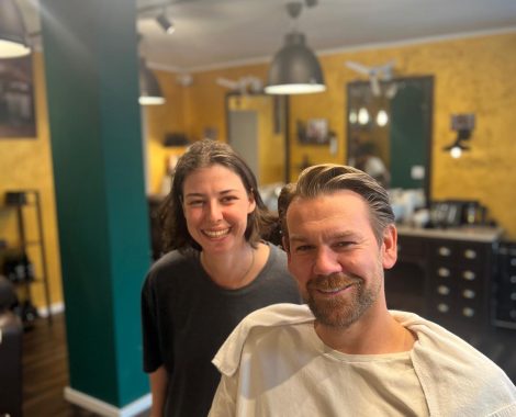 Zufriedener Kunde bei Barbershop Tiraschci 2